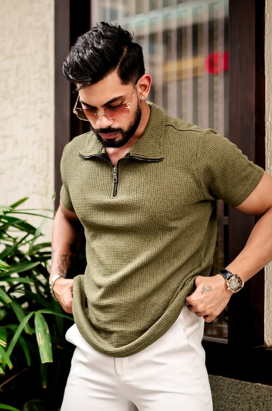 men's warm t-shirts-Olive Self Design Waffle Zipper T-Shirt